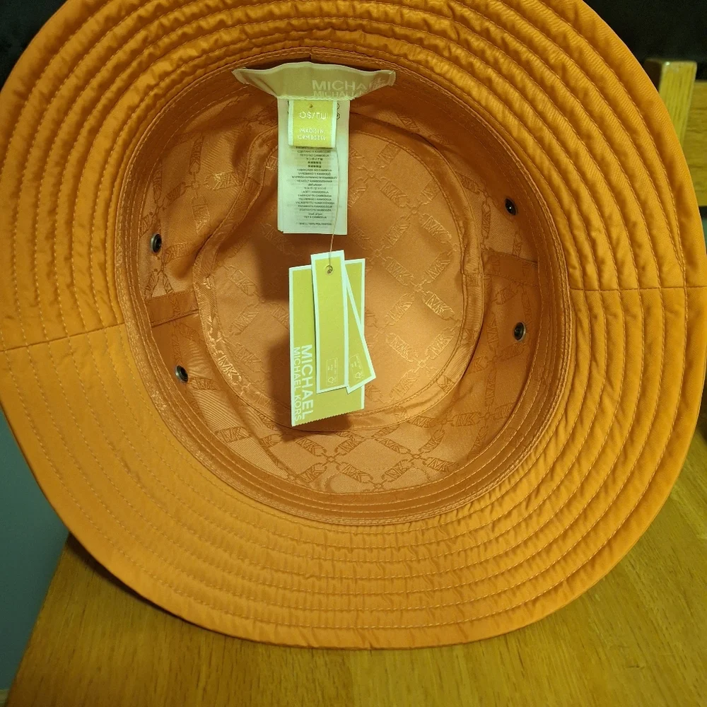 Host Pick Michael Kors Woven Bucket Hat - Picture 3 of 12